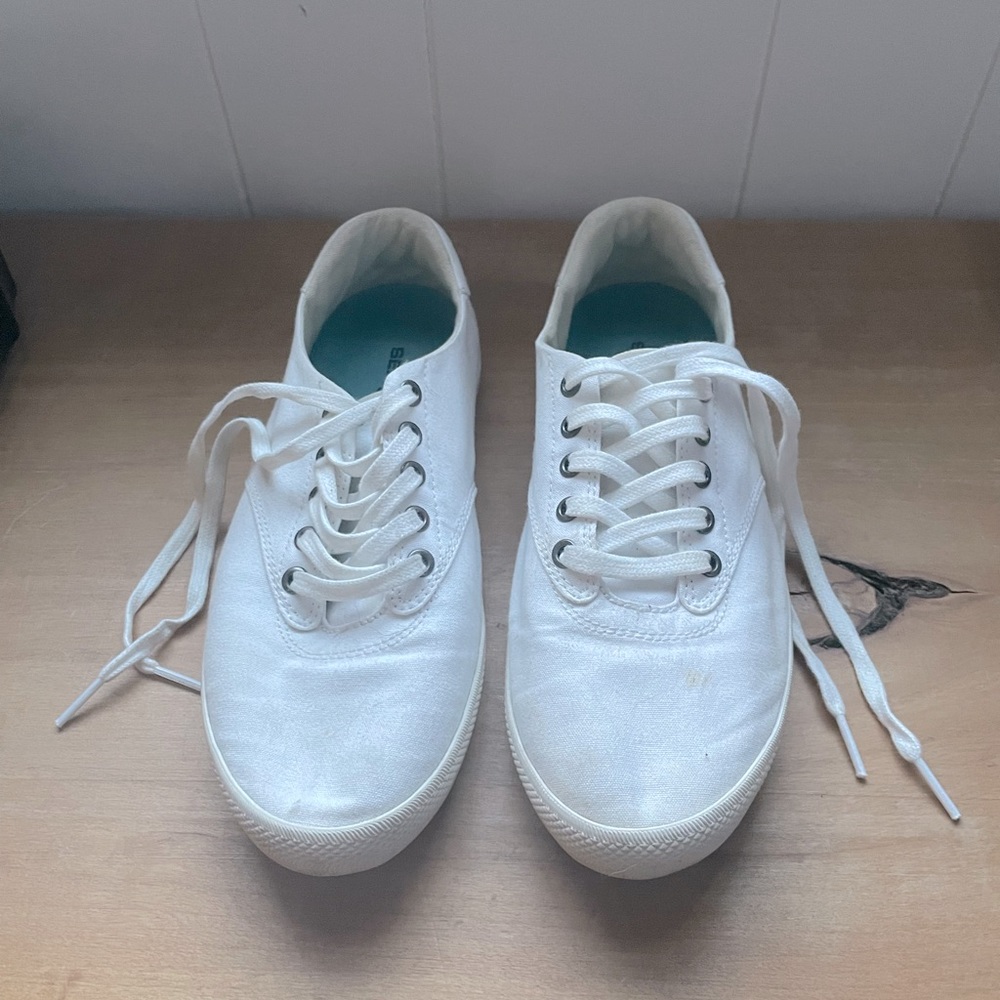 SeaVees Monterey Sneaker Original in Bleach (White) size 7.5 (Women’s US)